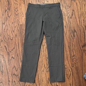 Ben Hogan Men's Dark Gray Stretchy Chinos size 30x30